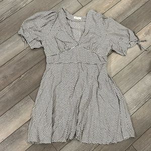 H&M mini dress with flare, femenine sleeves, polka dots b/w size L